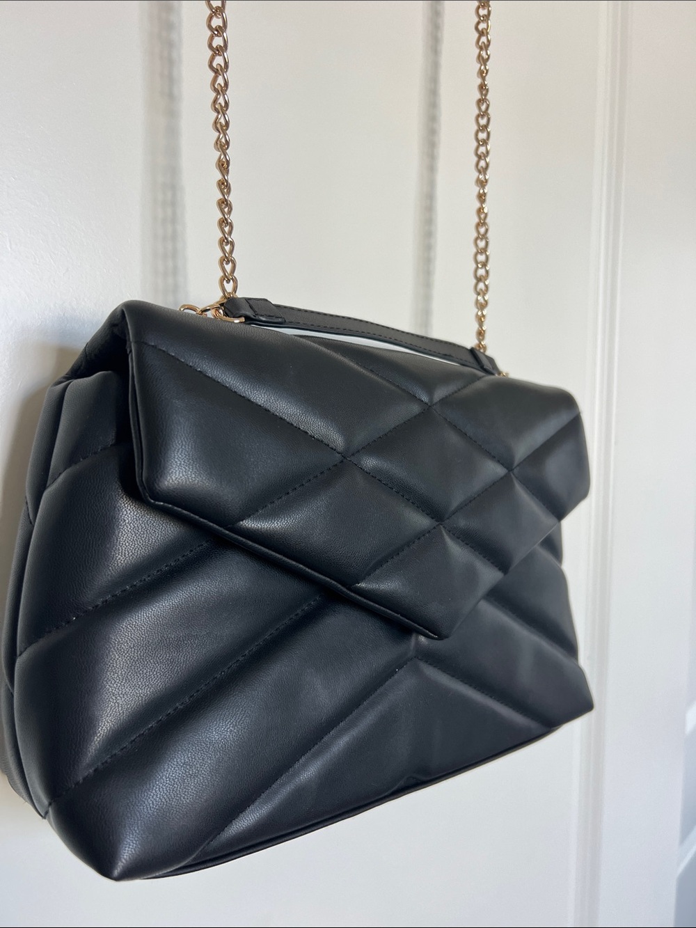 Black purse with adjustable strap - Picture 3 of 7